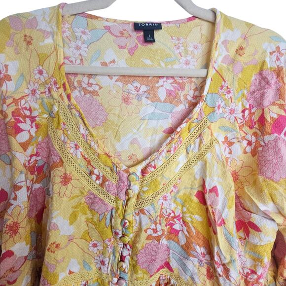 Torrid Top Floral Blouse Women 1X Yellow Bell Sleeve Blouse Embroidered Blouse - Picture 3 of 9